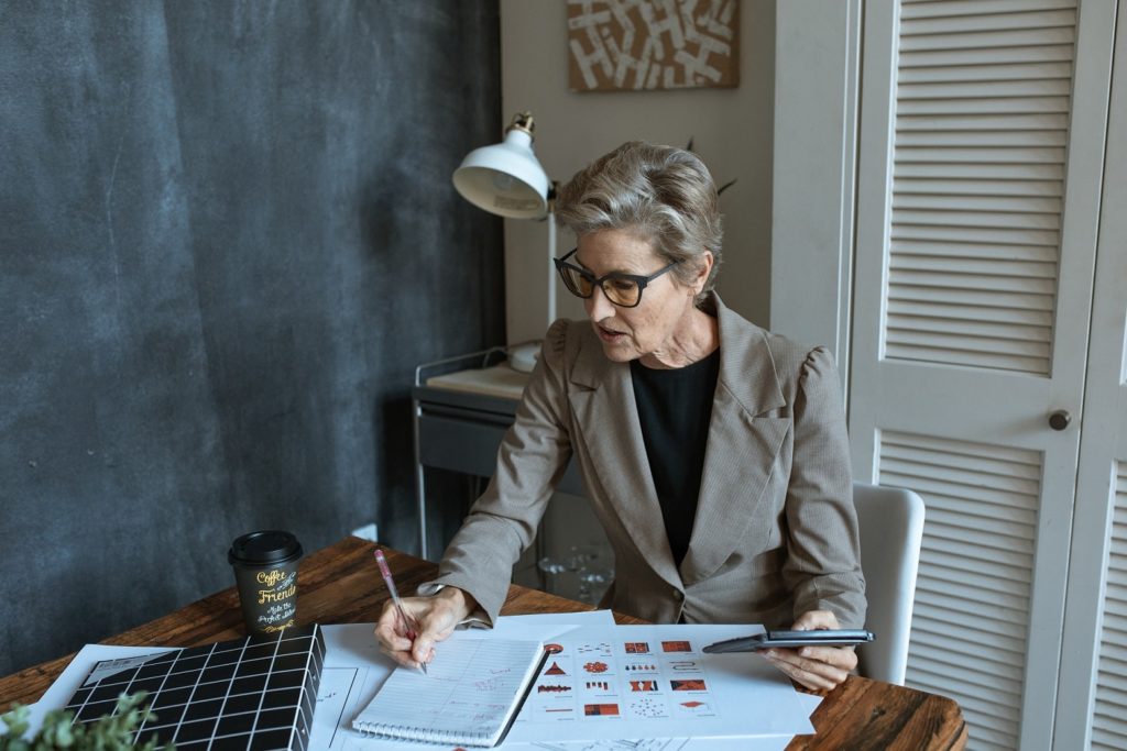 Decision Making in Product Development: Strategies for Optimizing a Sell Strategy